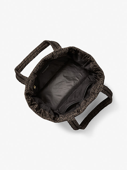 حقيبة يد ليلى من البوليستر المعاد تدويرها مبطن michael kors حقيبة يد ليلى من البوليستر المعاد تدويرها مبطن