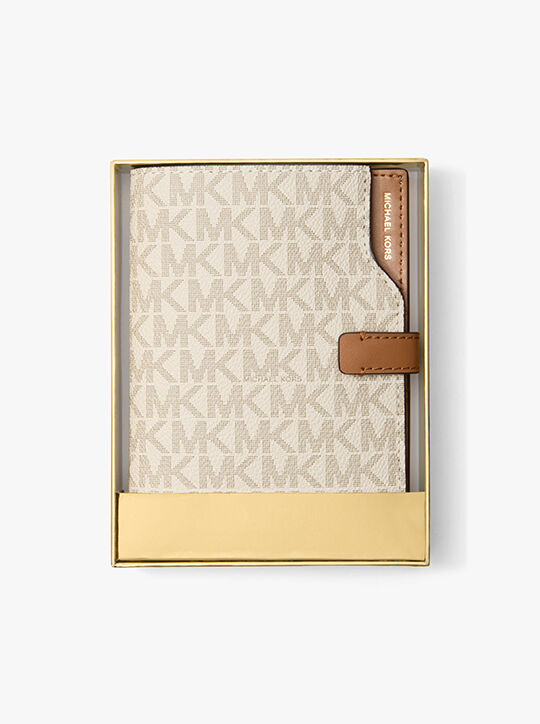 محفظة جواز سفر جيت سيت michael kors محفظة جواز سفر جيت سيت