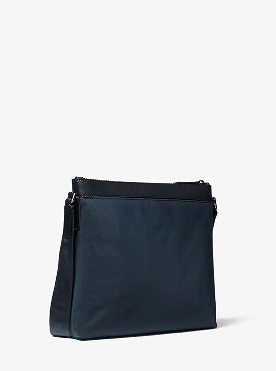 حقيبة كروس كبيرة من النايلون من بروكلين michael kors حقيبة كروس كبيرة من النايلون من بروكلين