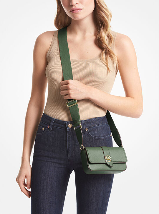 حقيبة كروس من جلد سافيانو صغيرة جدًا من غرينتش michael kors حقيبة كروس من جلد سافيانو صغيرة جدًا من غرينتش