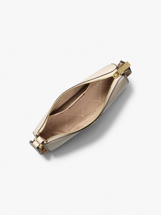 حقيبة كروس من جلد سافيانو جيت سيت مع حافظة لهاتف Apple Airpods Pro® michael kors حقيبة كروس من جلد سافيانو جيت سيت مع حافظة لهاتف apple airpods pro