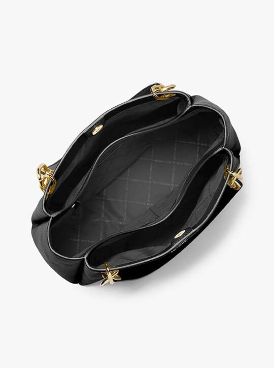 حقيبة كتف تريشا كبيرة من الجلد المحبب michael kors حقيبة كتف تريشا كبيرة من الجلد المحبب