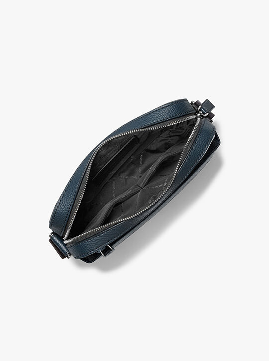 michael kors حقيبة كروسبودي كوبر جلدية مخططة وجلد صناعي