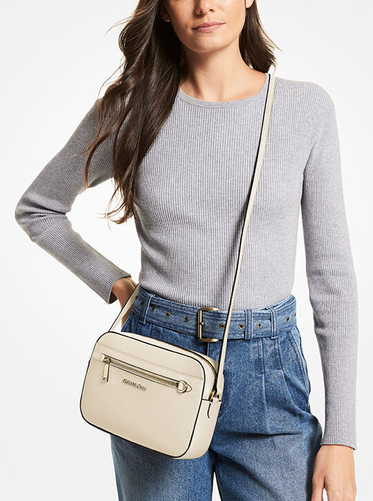 حقيبة كروس جيت سيت كبيرة من جلد سافيانو michael kors حقيبة كروس جيت سيت كبيرة من جلد سافيانو