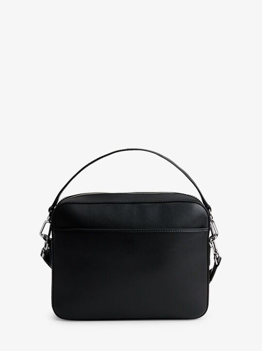 حقيبة كاميرا جلدية من فاريك michael kors حقيبة كاميرا جلدية من فاريك