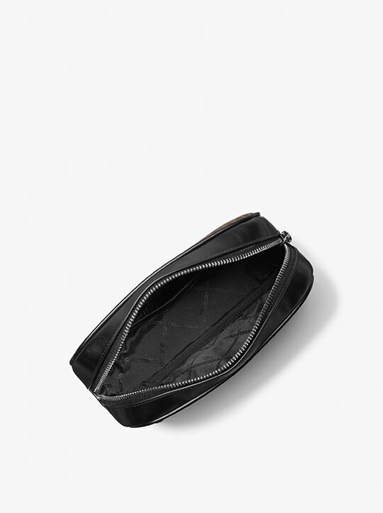 طقم هدية للسفر بشعار الماركة 3 في 1 michael kors طقم هدية للسفر بشعار الماركة 3 في 1