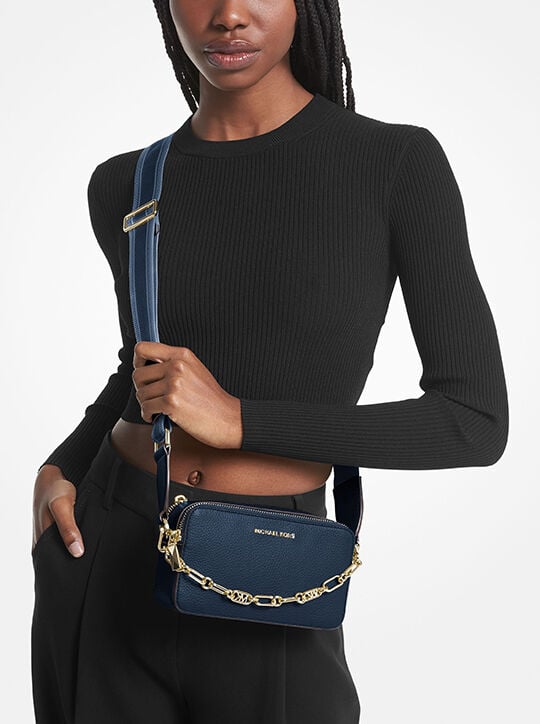 حقيبة كاميرا صغيرة من الجلد المحبب بسحاب مزدوج من جيت سيت michael kors حقيبة كاميرا صغيرة من الجلد المحبب بسحاب مزدوج من جيت سيت