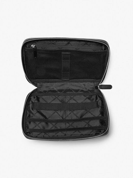 حافظة تقنية هدسون بشعار الماركة michael kors حافظة تقنية هدسون بشعار الماركة