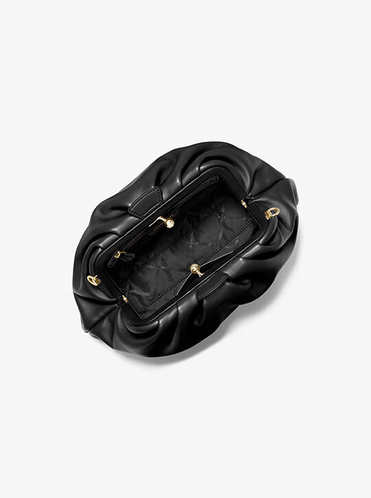 حقيبة كروس نولا صغيرة من الجلد الصناعي michael kors حقيبة كروس نولا صغيرة من الجلد الصناعي