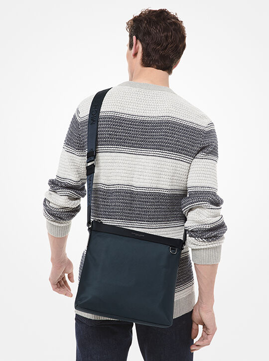 حقيبة كروس كبيرة من النايلون من بروكلين michael kors حقيبة كروس كبيرة من النايلون من بروكلين