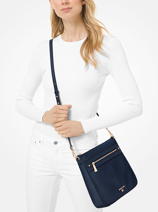 michael kors حقيبة جيت سيت كبيرة من النايلون الجبردين