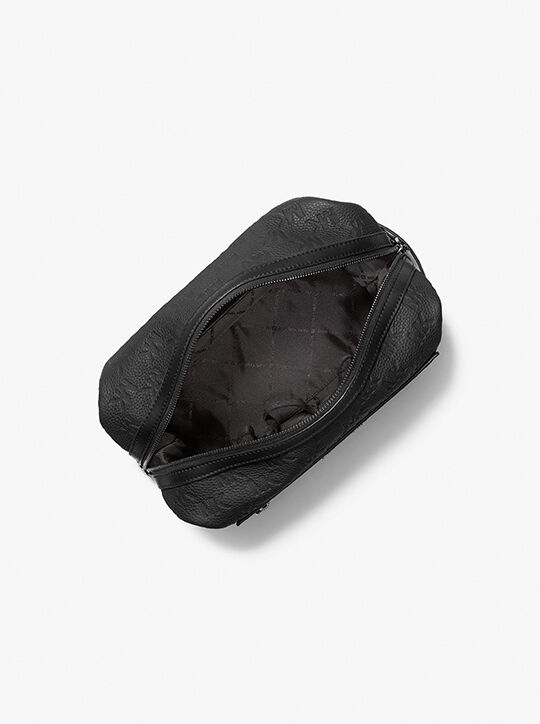 طقم سفر جيت سيت جلدي منقوش michael kors طقم سفر جيت سيت جلدي منقوش