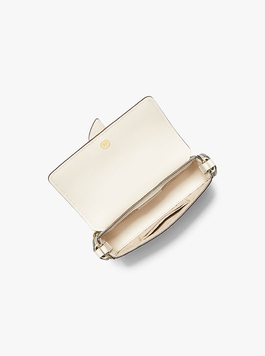 حقيبة كروس جرينتش صغيرة بشعار الماركة michael kors حقيبة كروس جرينتش صغيرة بشعار الماركة