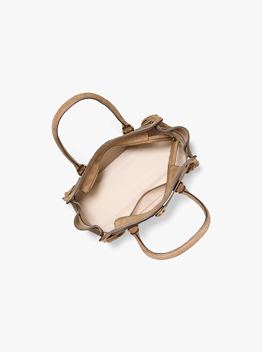 michael kors حقيبة ساتشيل هاميلتون مودرن صغيرة مصنوعة من جلد الغزال ومزينة بالشراريب