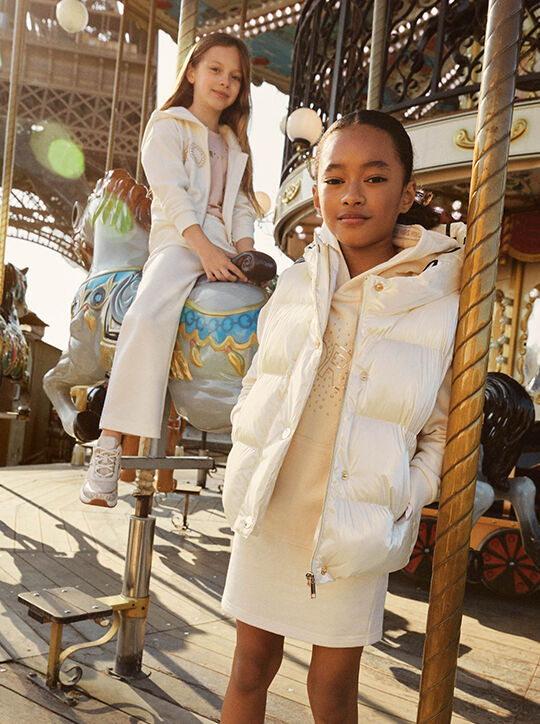 هوديي بسحاب وشعار مرصع michael kors هوديي بسحاب وشعار مرصع